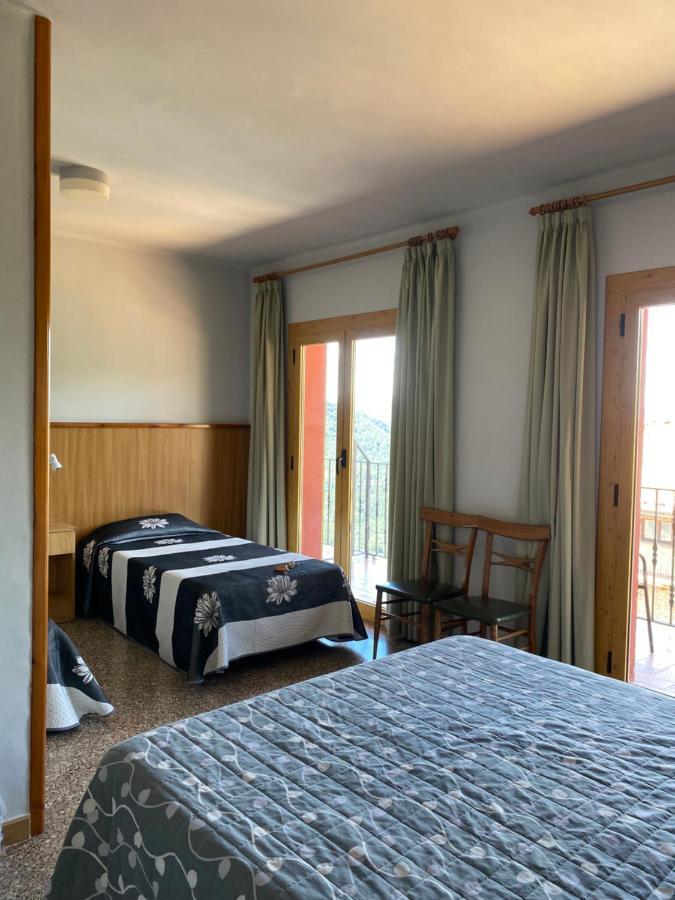 Hostal Alt Llobregat Castellar De N'Hug Buitenkant foto