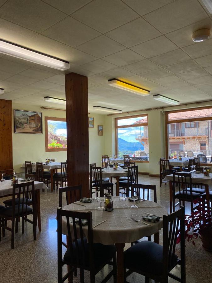 Hostal Alt Llobregat Castellar De N'Hug Buitenkant foto