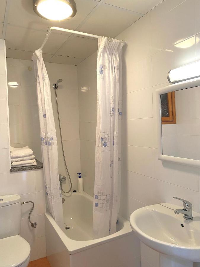 Hostal Alt Llobregat Castellar De N'Hug Buitenkant foto