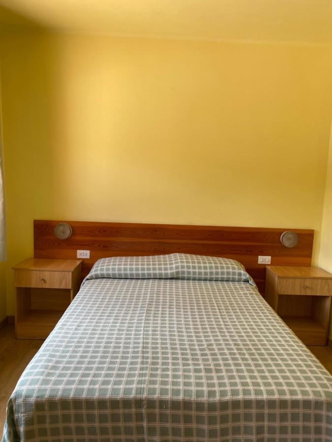 Hostal Alt Llobregat Castellar De N'Hug Buitenkant foto