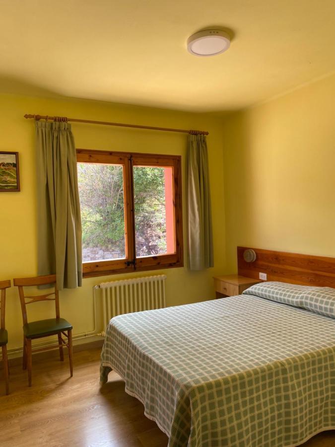 Hostal Alt Llobregat Castellar De N'Hug Buitenkant foto