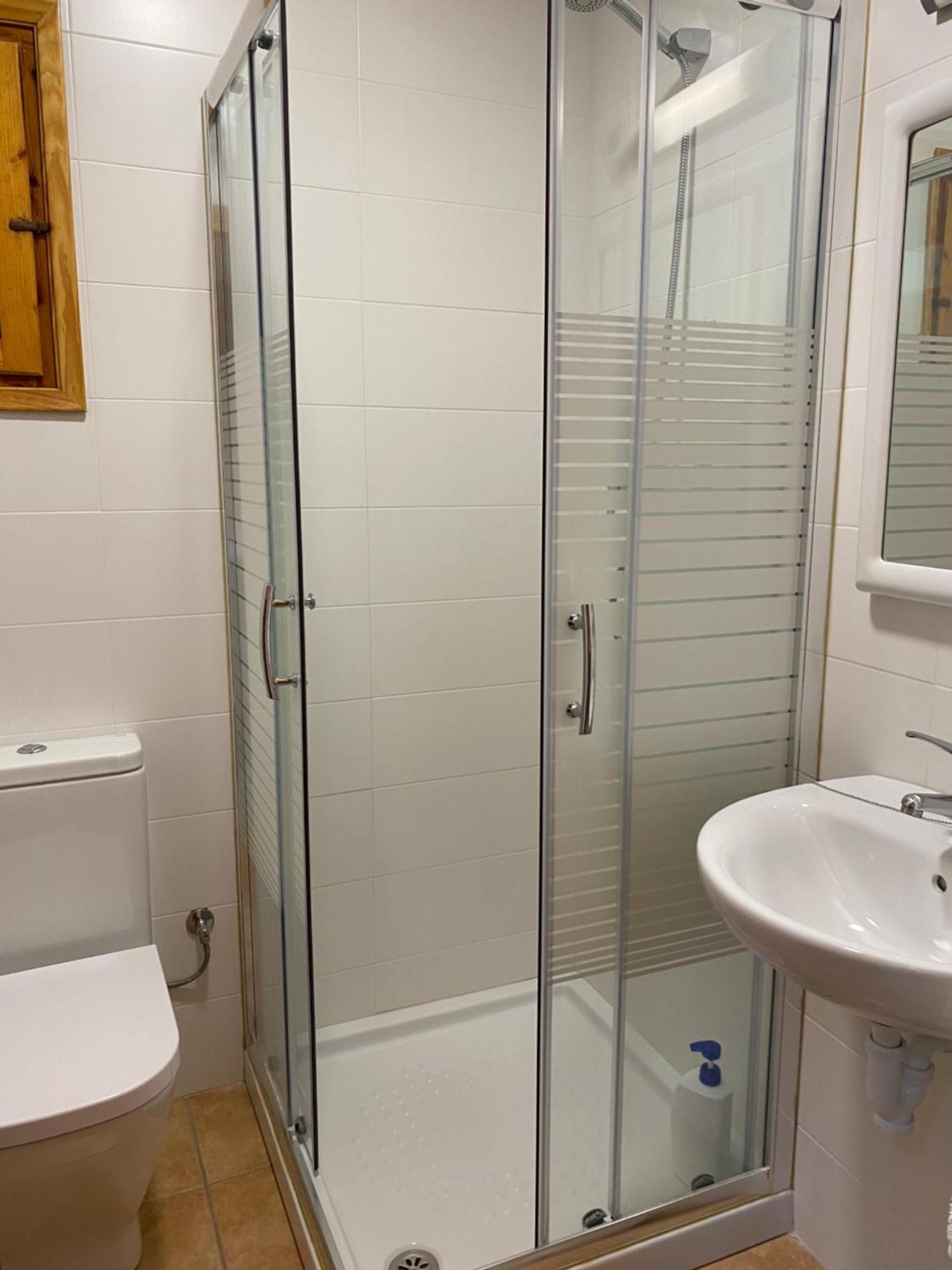 Hostal Alt Llobregat Castellar De N'Hug Buitenkant foto